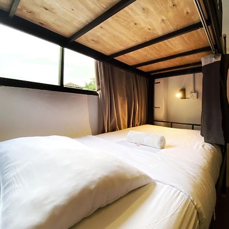 Pine Armenian Hostel Джордж Таун Екстериор снимка