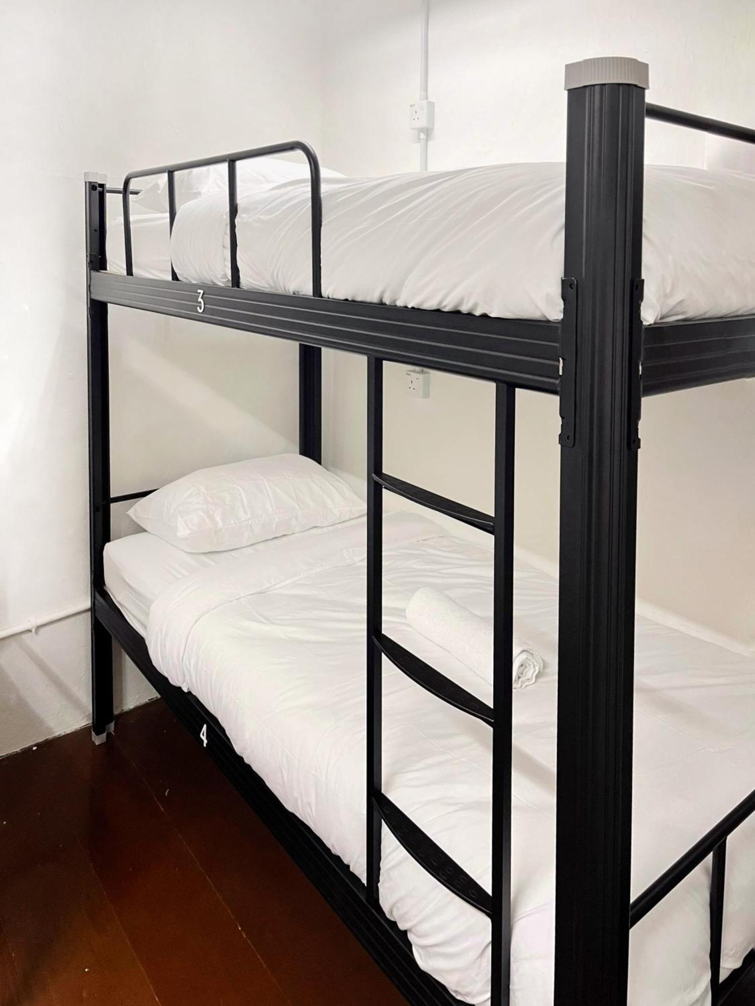Pine Armenian Hostel Джордж Таун Екстериор снимка
