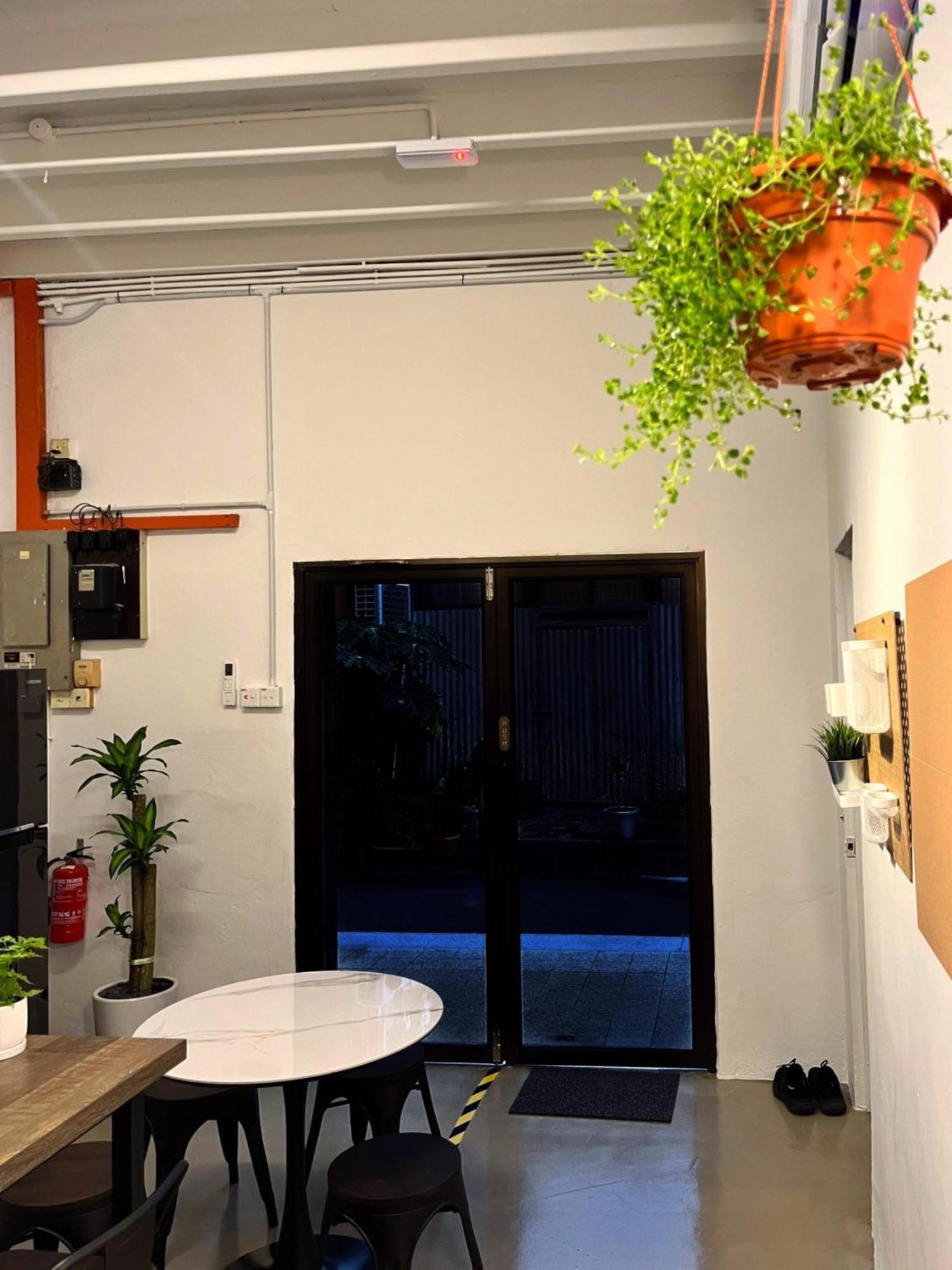 Pine Armenian Hostel Джордж Таун Екстериор снимка