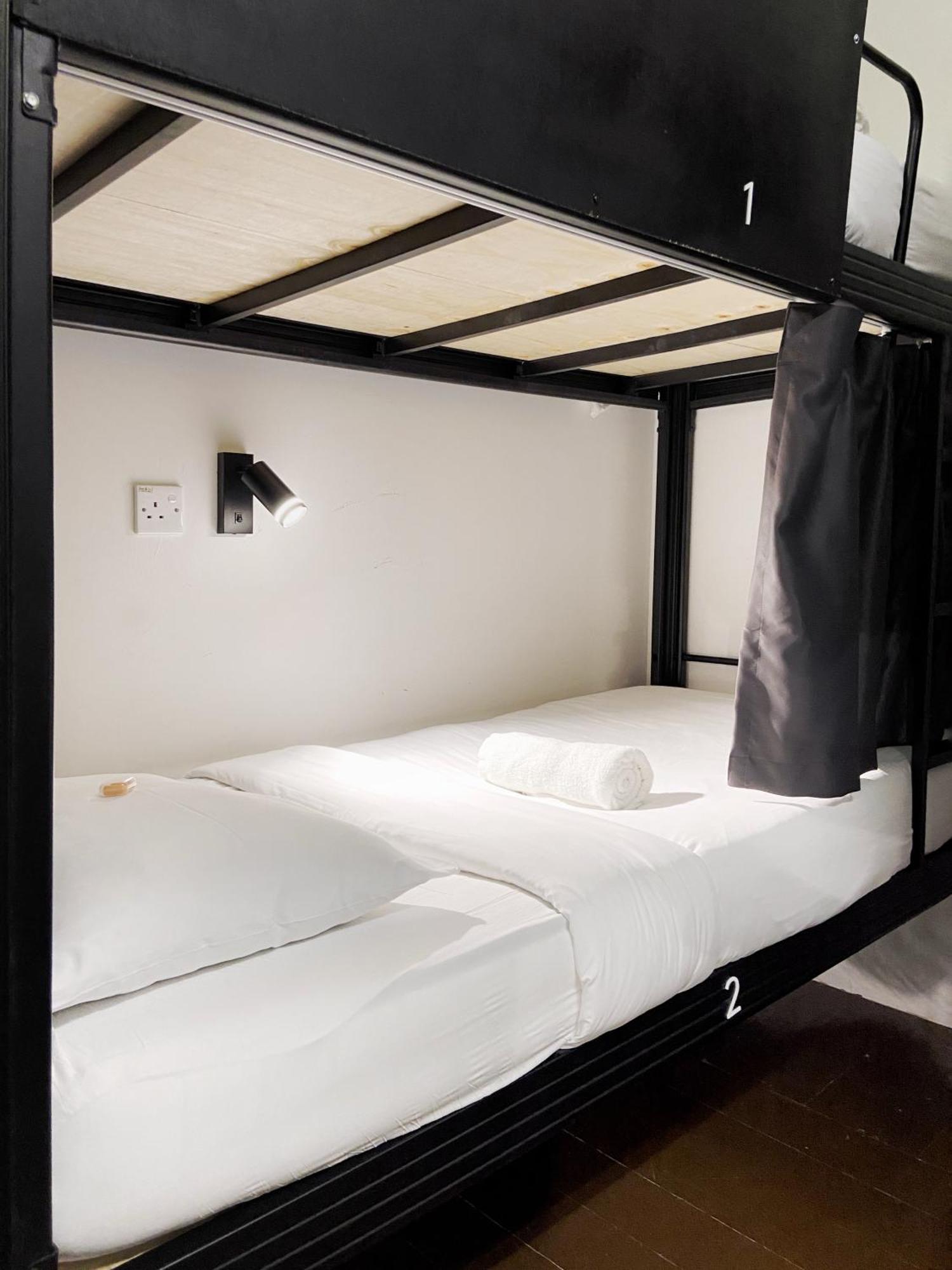 Pine Armenian Hostel Джордж Таун Екстериор снимка